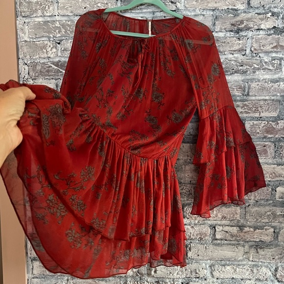 Free People Gorgeous layered dress, slip dress underneath with adjustable straps - Picture 8 of 12